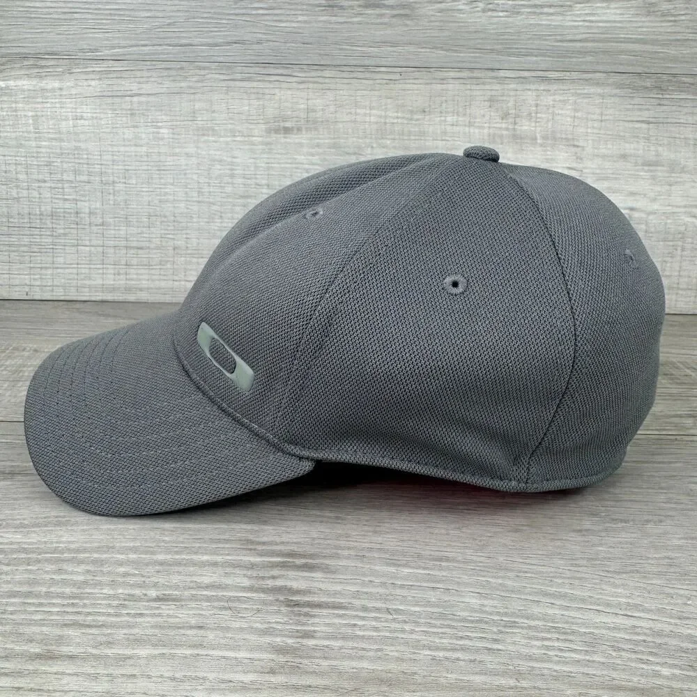 Oakley Classic Low Baseball Cap Mens L/XL Gray Logo Textured Flex Fitted Hat
